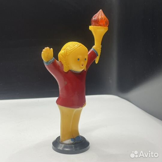 Кукла Девочка с факелом пластмасса СССР 15см (сзр)