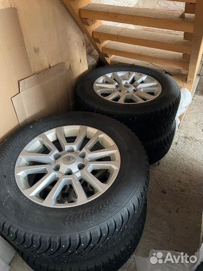 Комплект зимних колес r18 Toyota Land Crouser Prad
