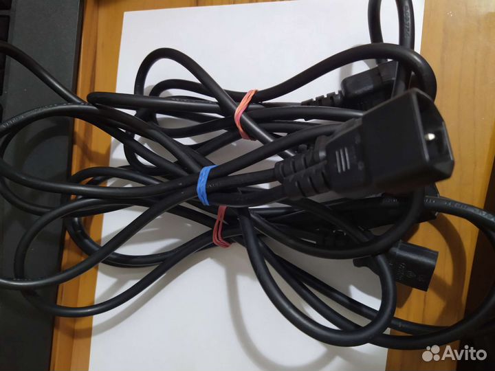 Сетевой кабель и удлинитель для компьютера