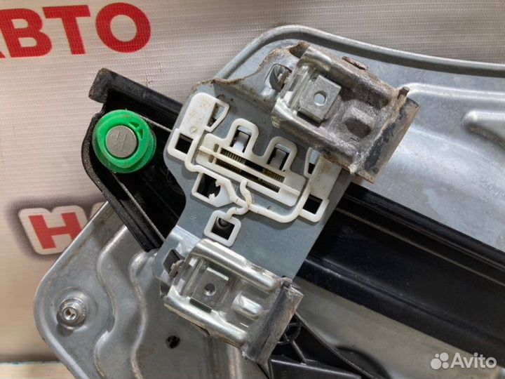 Стеклоподъемник передний правый Skoda Yeti