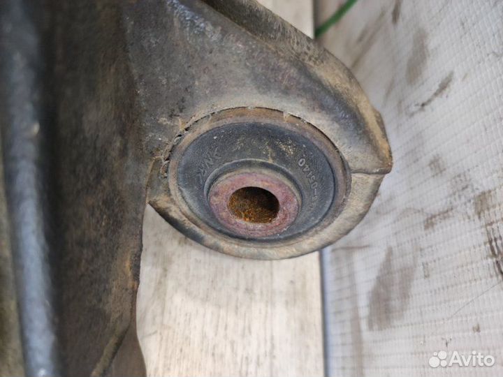 Цапфа задняя правая Toyota Avensis T25 2AZ-FSE