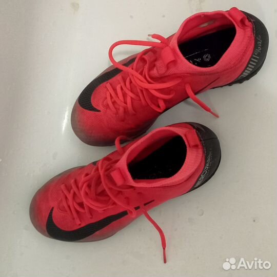 Бутсы сороконожки/шиповки Nike 34,5 стелька 22,5