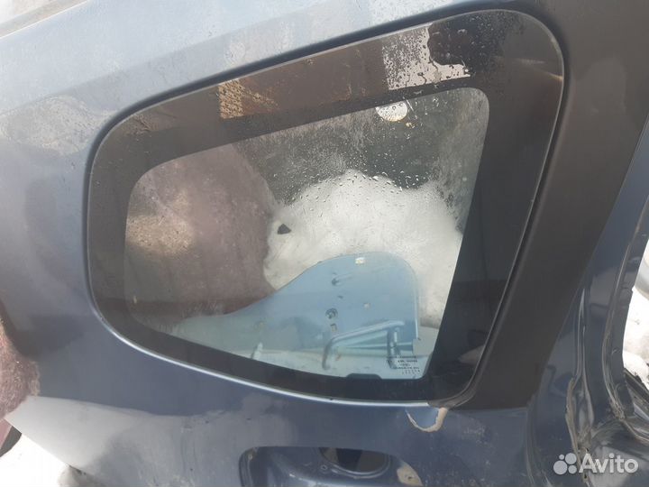 Стекло кузовное глухое правое Nissan Terrano D10