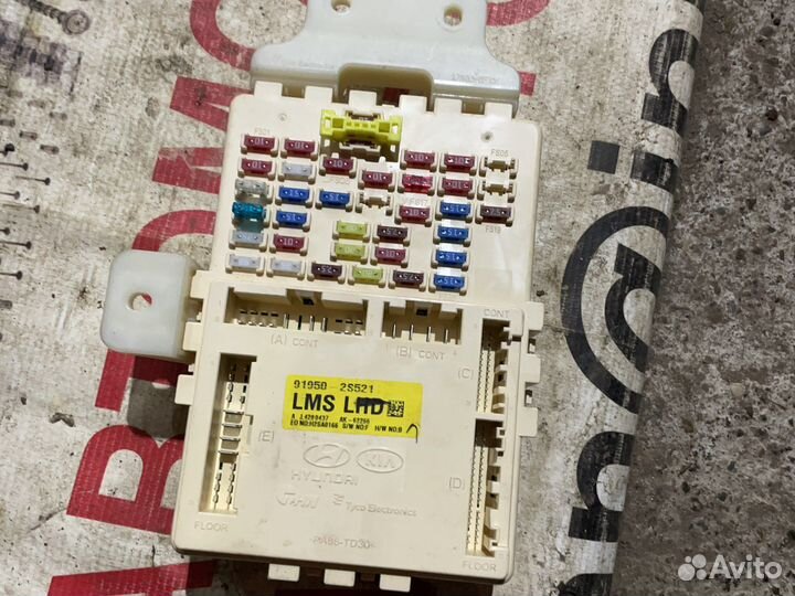 Блок предохранителей салона Hyundai IX35