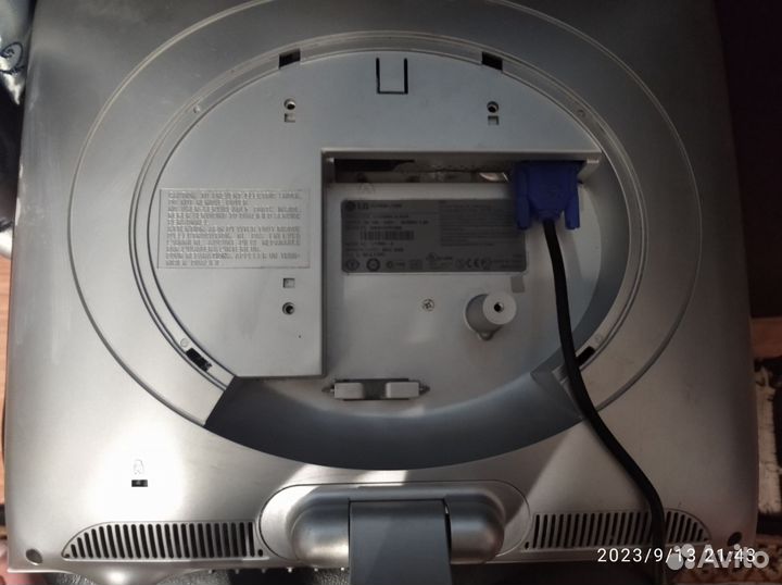 Монитор LG flatron l1720b