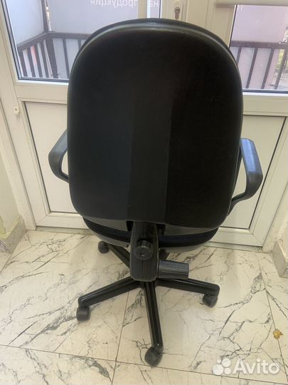 Офисное кресло