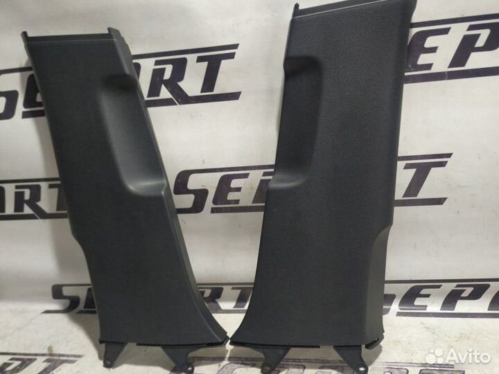 Обшивка центральных стоек Volkswagen Golf 6 Gti