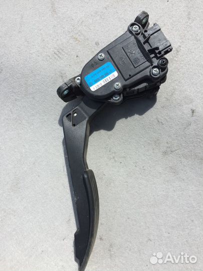 Педаль газа renault Sandero 1 1.6л.АКПП