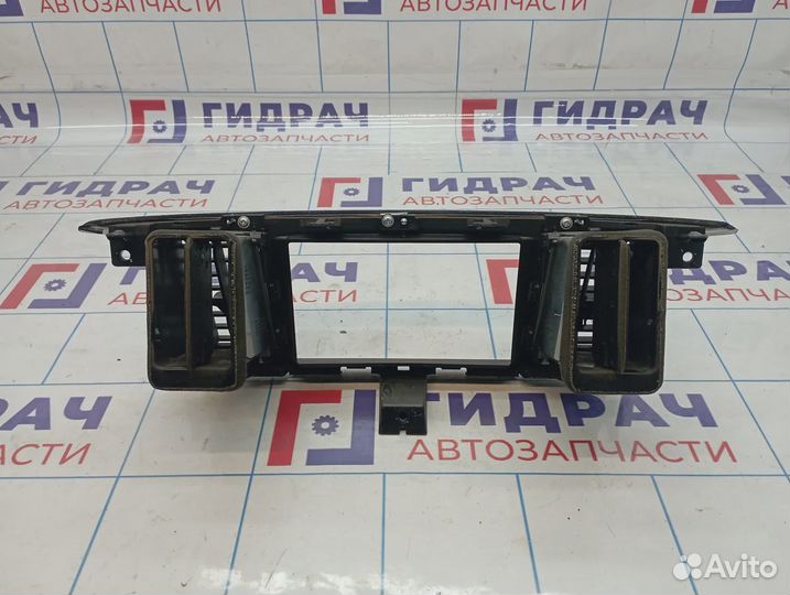 Рамка магнитолы Nissan Patrol (Y62) 68270-1LA0A