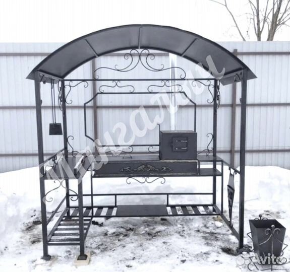 Мангал с крышей