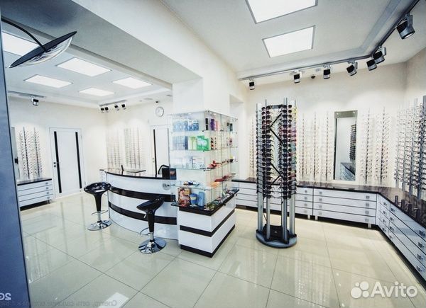 Салон Оптики с высоким трафиком в проходимом месте