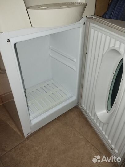 Кулер для воды с холодильником новый