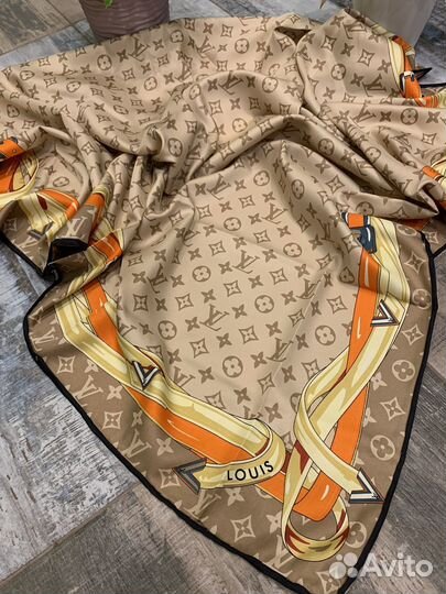 Шелковый платок Louis vuitton бежевый