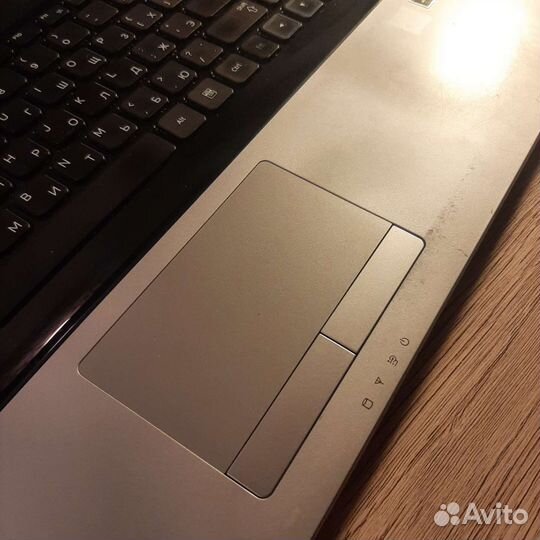 Ноутбук Samsung 17.3