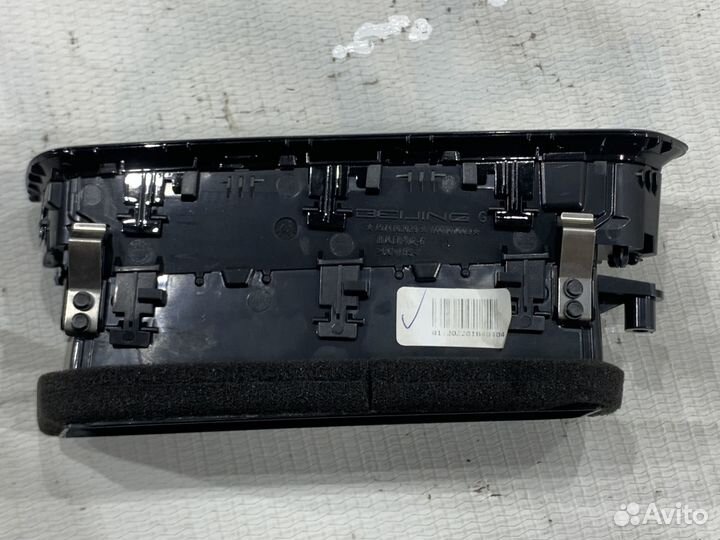 Правый воздушный дефлектор Baic U5 Plus