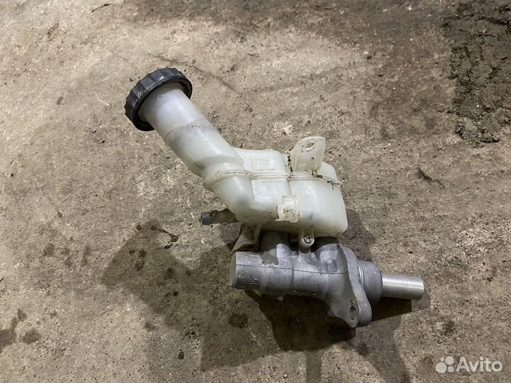 Главный тормозной цилиндр Mitsubishi Lancer 10