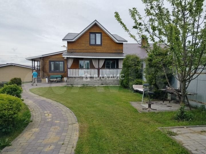 Таунхаус 200 м² на участке 8 сот.