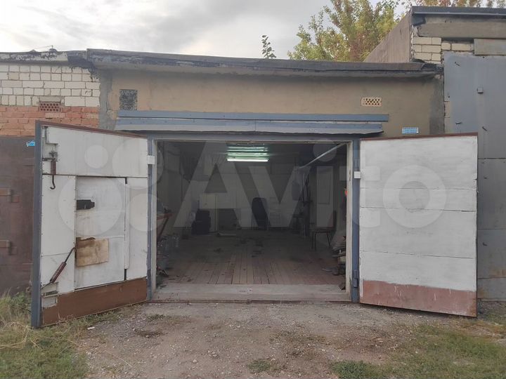 Гараж, > 30 м²
