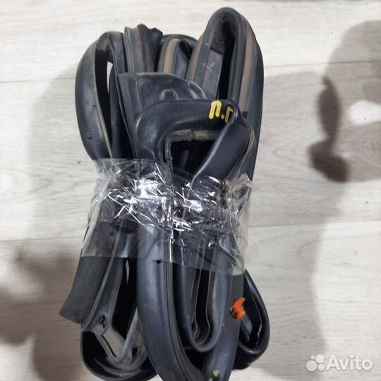 Уплотнительная резинка боковой двери Hyundai