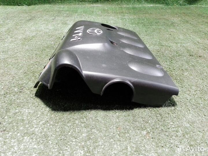 Декоративная крышка двигателя Toyota Corolla