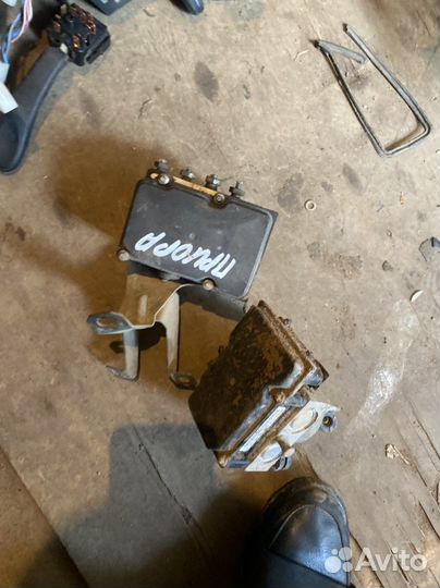 Блок абс на priora