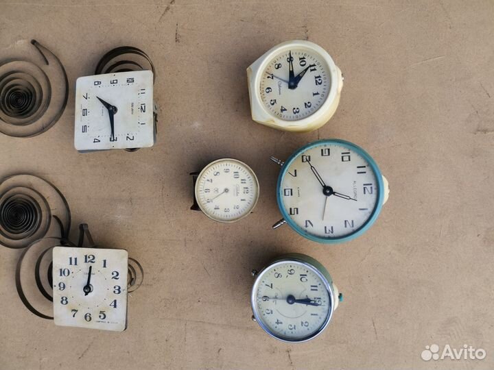 Часы будильник СССР