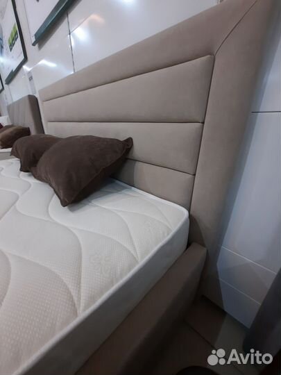 Кровать двуспальная