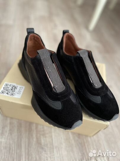 Кожаные кроссовки