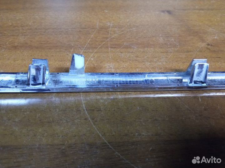 Молдинг решетки радиатора правый Mercedes-Benz