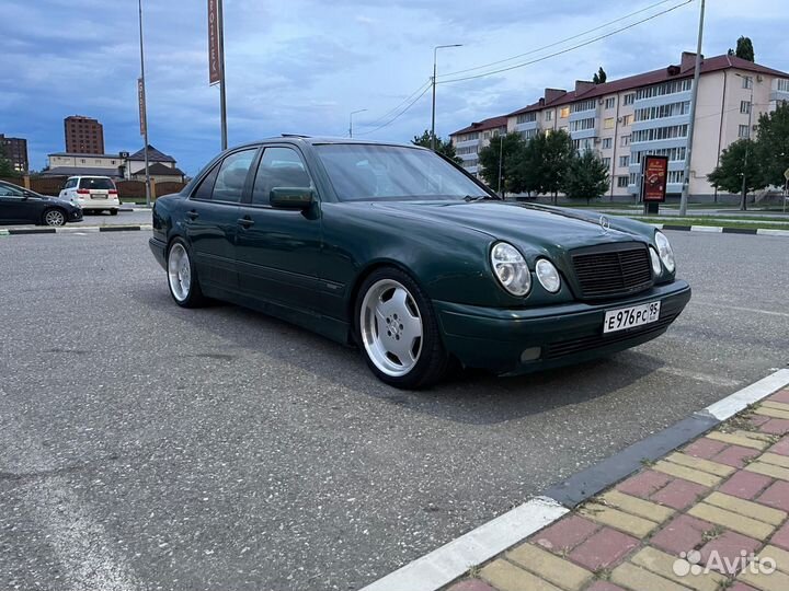 Крыло на mercedes 210