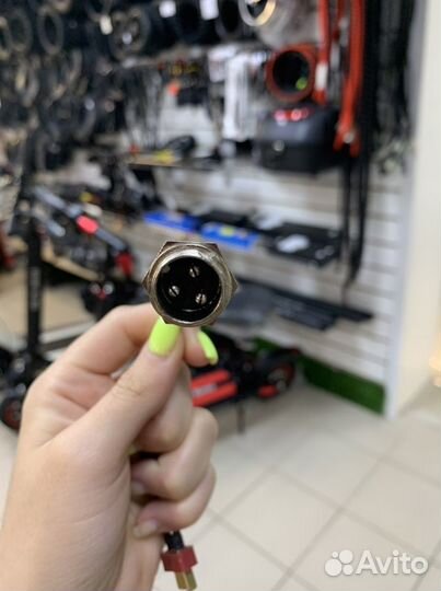 Гнездо заряда для электросамоката