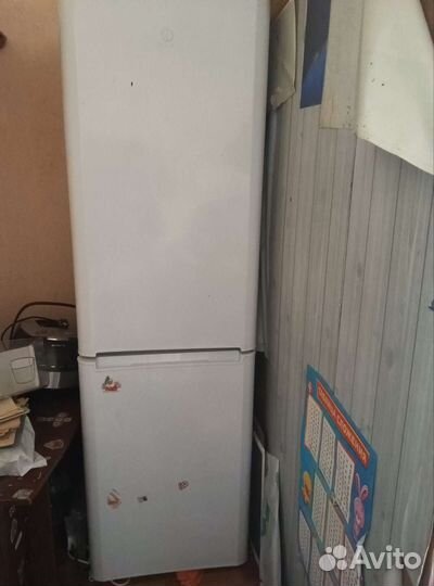 Стиральная машина и холодильник