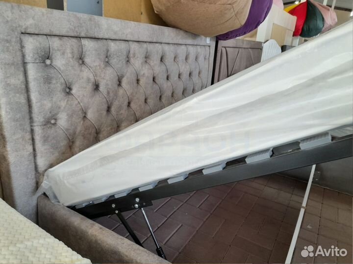 Кровать с подъёмным механизмом