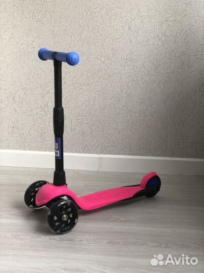 Самокат трехколесный