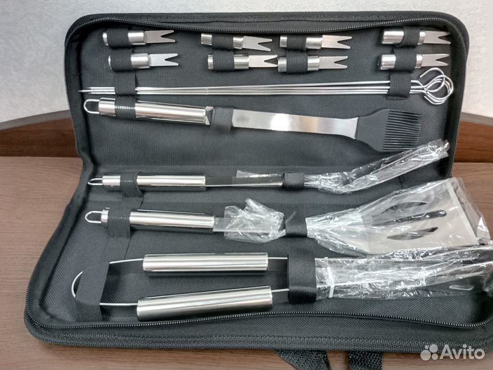 Набор для барбекю на 16 предметов