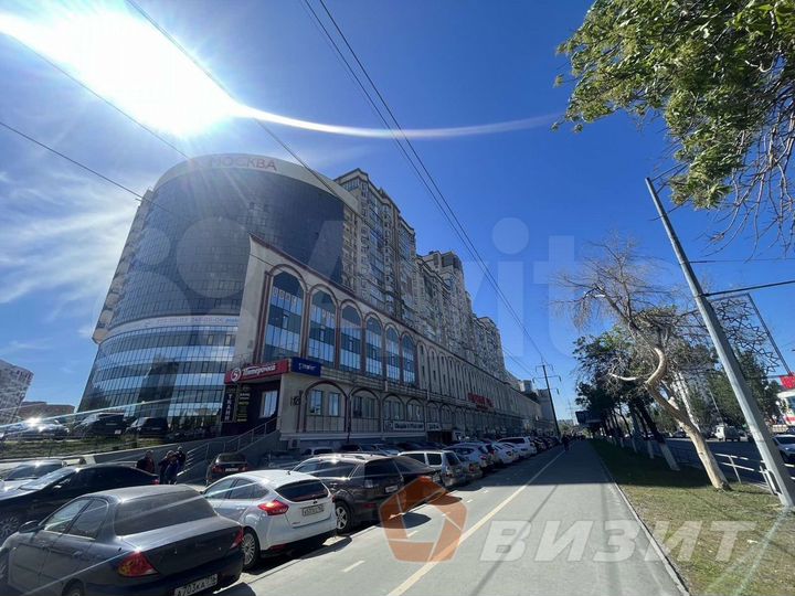 Торговое помещение в офисно-деловом центре, 92 м²