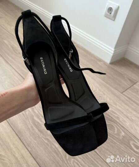 Econika босоножки 37