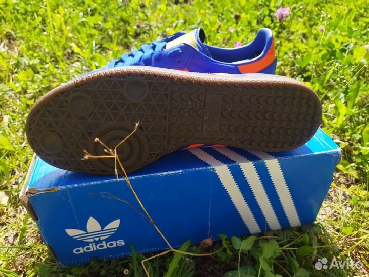 Adidas samba (едут обратно)