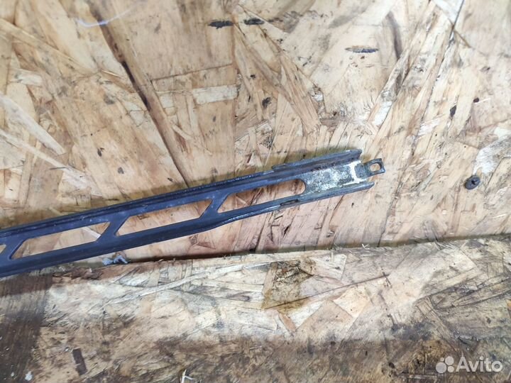 Поводок дворника правый Audi A3 8P рестайлинг 2