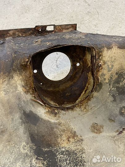 Стакан левый VW Golf 1 Mk1