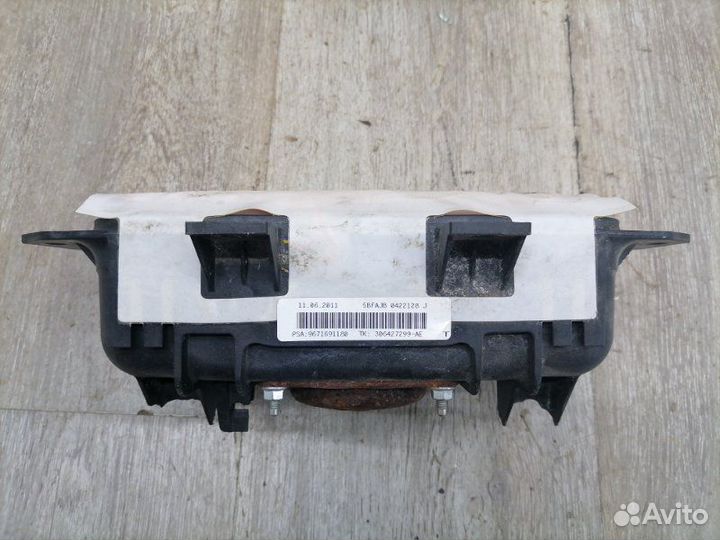 Подушка безопасности пассажира (в торпедо)