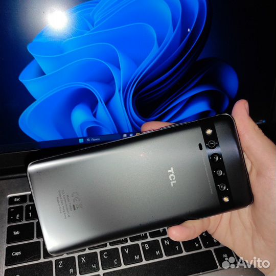 Tcl 10 pro