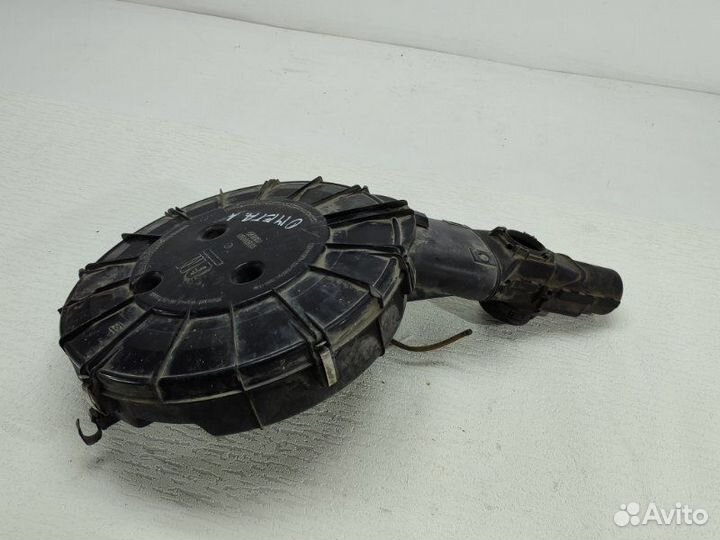 Корпус воздушного фильтра Opel Omega A 1994