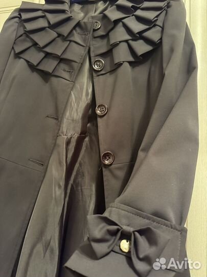 Приталенный плащ