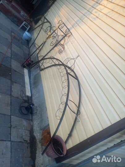 Подставка для цветов настенная