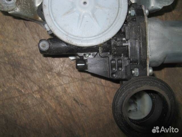 Стеклоподъемник электр. задний правый от Toyota R