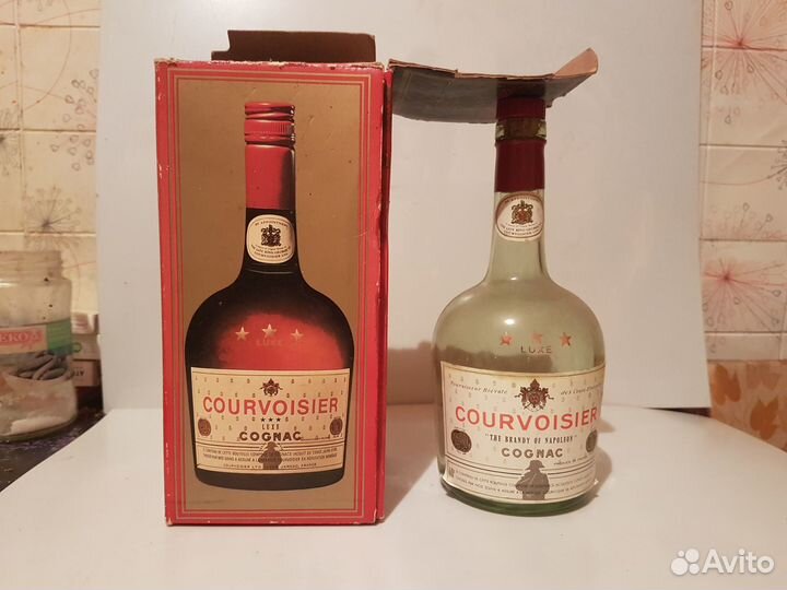 Бутылка с коробкой от коньяка Courvoisier