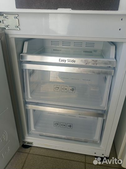 Холодильник Samsung