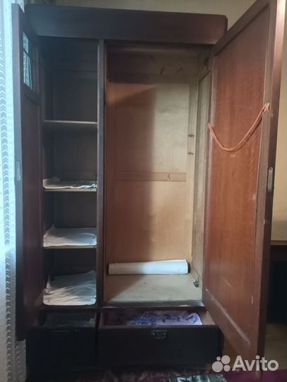 Шкаф со стеклом