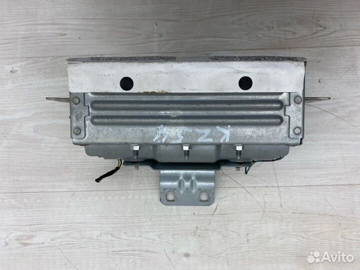 Подушка в торпедо Land Rover Discovery 4 L319